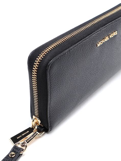 michael michael kors jet set continental multifunction phone wallet|Michael Kors travel continental wallet.